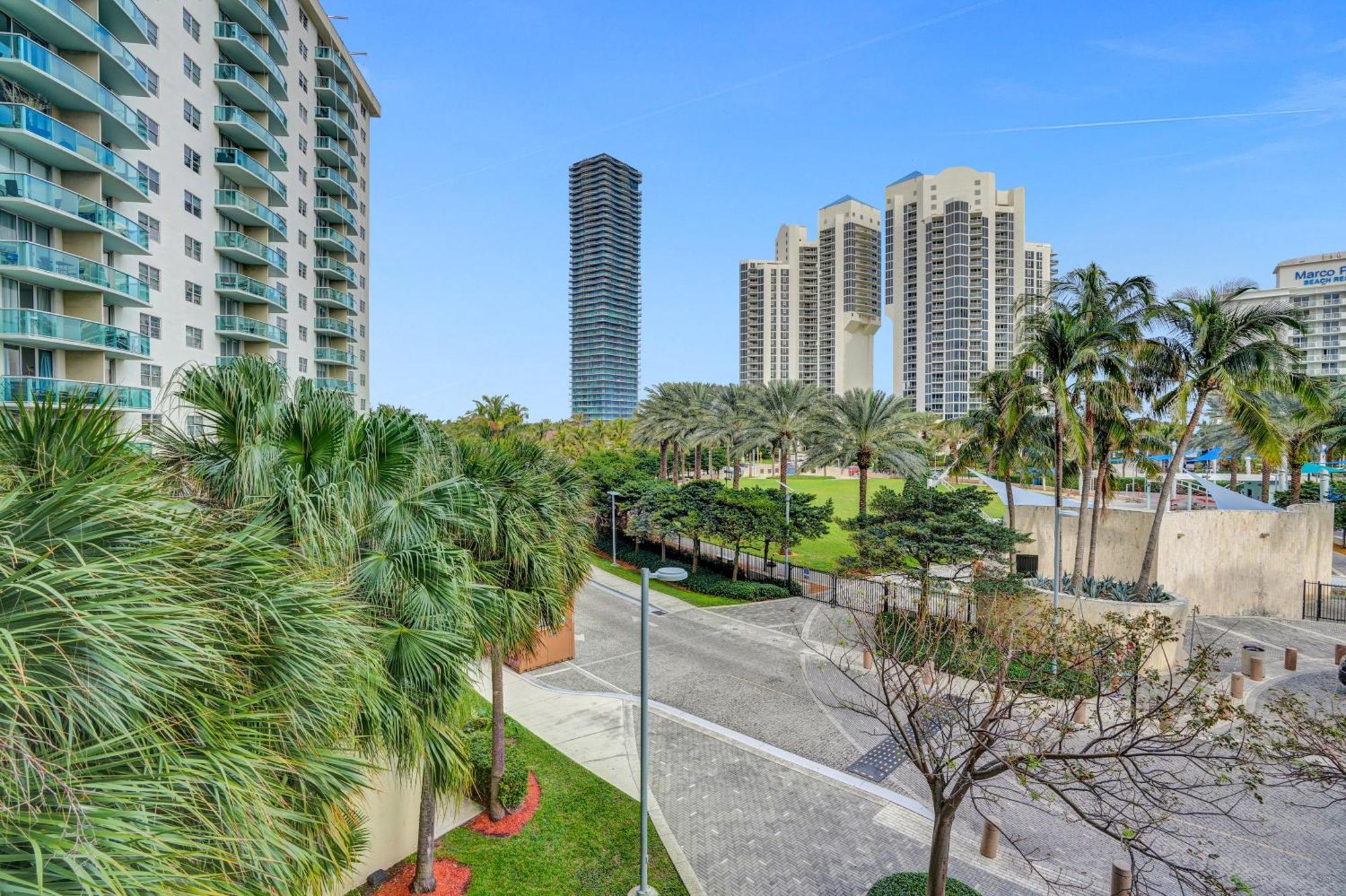 Ocean Reserve Luxury Condos Across From Sunny Isles Beach Miami Beach Exterior foto