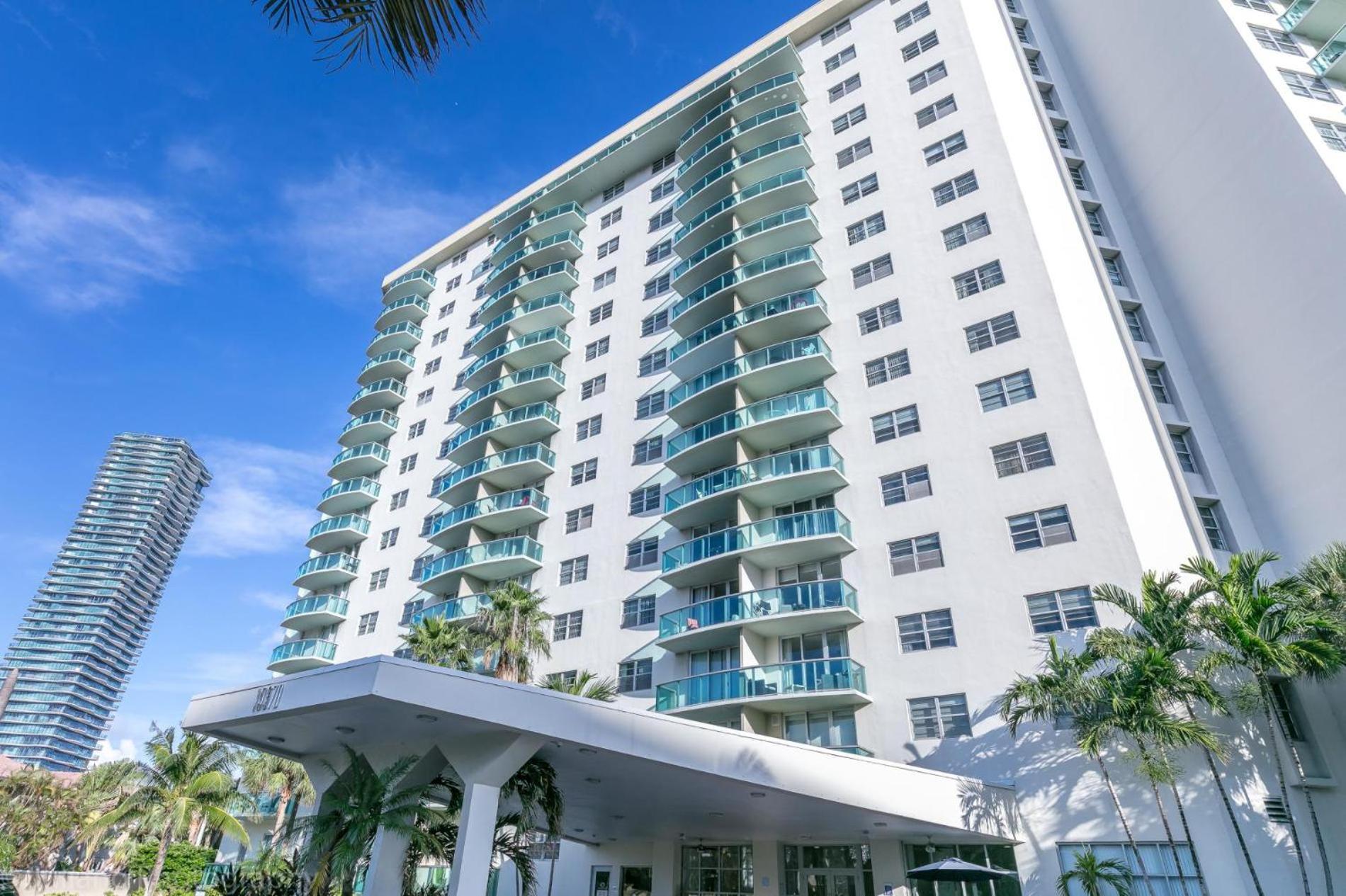 Ocean Reserve Luxury Condos Across From Sunny Isles Beach Miami Beach Exterior foto